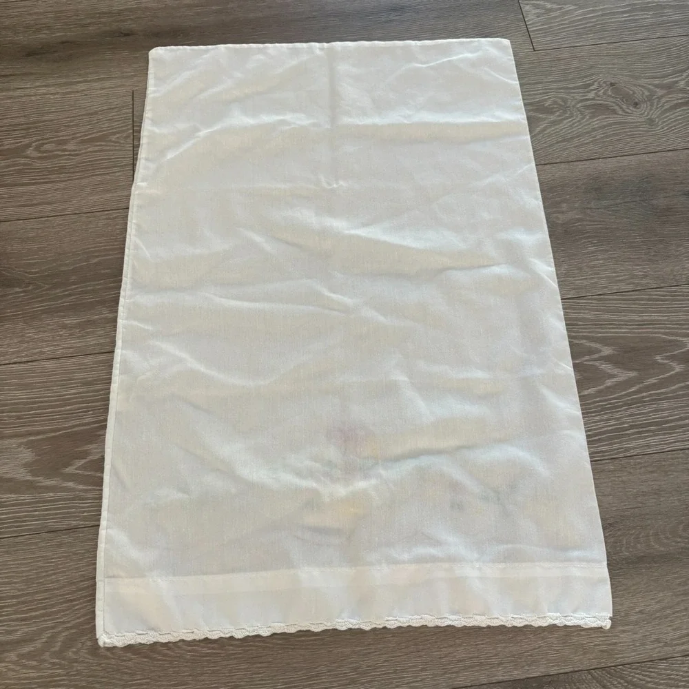 Vintage Thomaston White Hand‎ Embroidered No Iron USA Made Standard Pillowcase
